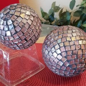 2 Lg/med MOSIAC GLASS DECORATIVE SPHERES /ORBS /BALLS